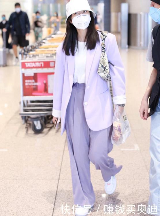 三木又穿火了一种流行色,叫“奶油紫”,显白又好看,黄皮都适合