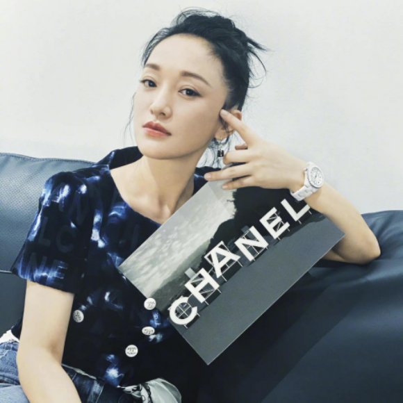 自降咖位跪舔流量鲜肉？又一奢侈品牌跌落神坛？