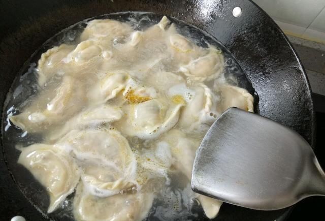 入秋后,红薯南瓜都别吃了,它正大量上市,1块一斤,包饺子最香