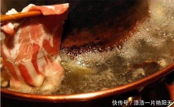  为什么吃火锅，有的羊肉一煮就会出现白沫，有的却干干净净？