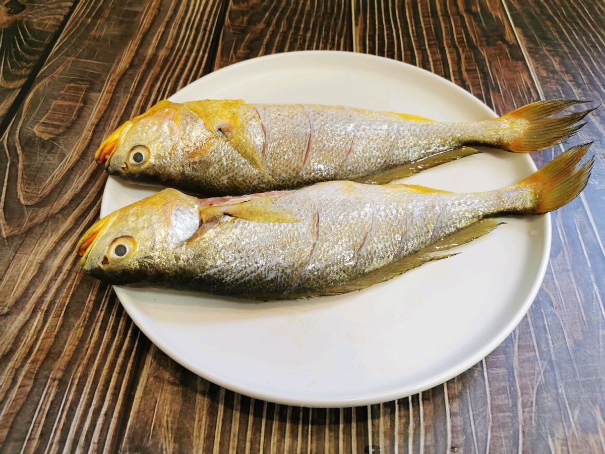 黄鱼|黄鱼这样做真鲜美,原汁原味,营养又健康,家人都爱吃