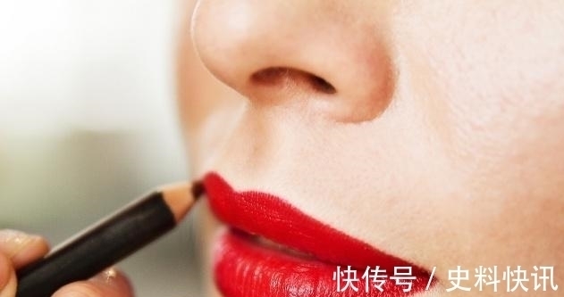 口红 女人涂口红掌握这几点，能让你的口红上色更均匀，气质更迷人！