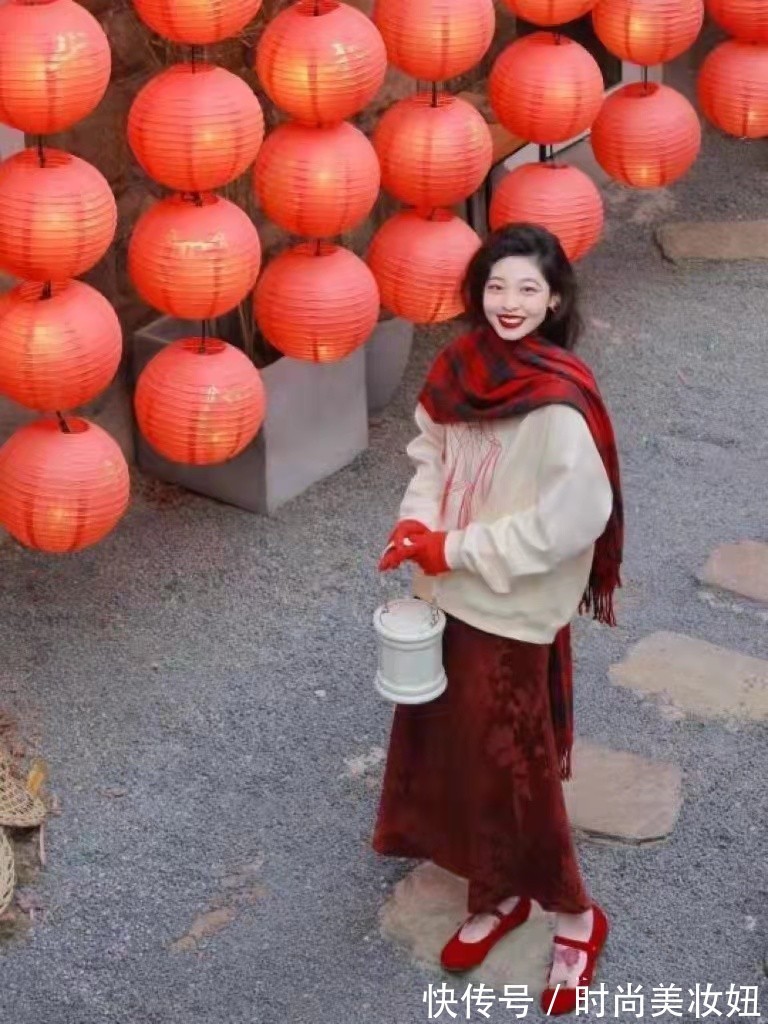 新年 这才是“有年味”的穿搭,喜庆又洋气的搭配,照着穿也能美出圈