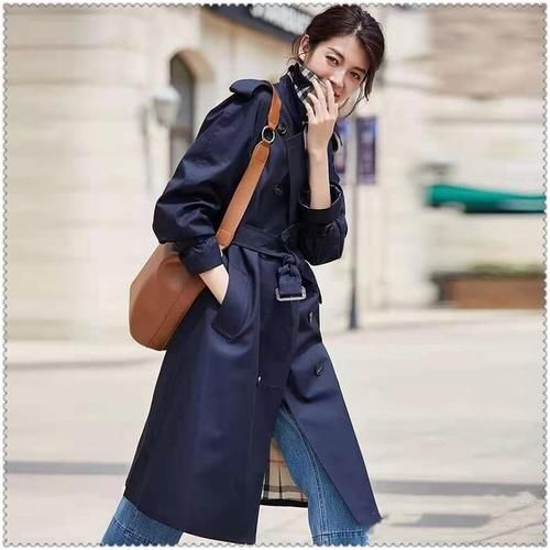 早春穿风衣，颜色和搭配这样选，远离路人感