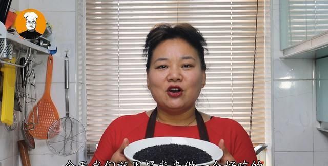 黑米别熬粥了,教你养生新吃法,加一碗红豆,香甜又松软