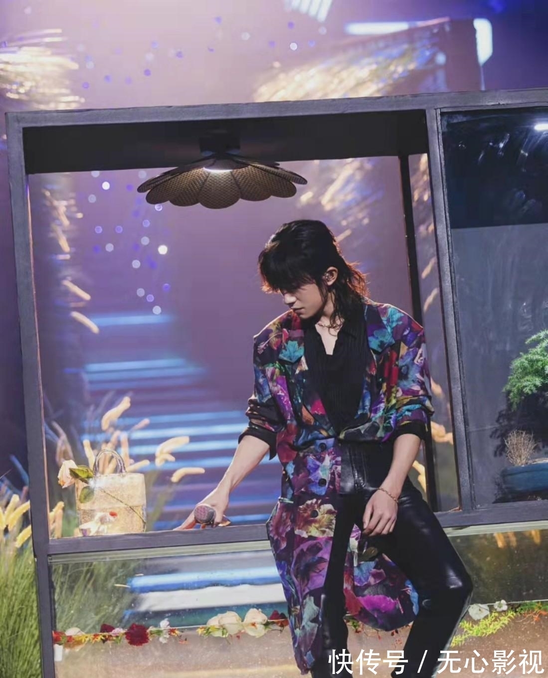 双十一狂欢晚会众星云集,易烊千玺造型流浪歌王,张杰新歌百听不腻