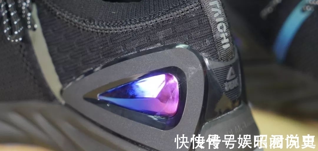 国货 国货逆天球鞋,脚感爆炸,送衣服还联名,发售价竟低于一千!