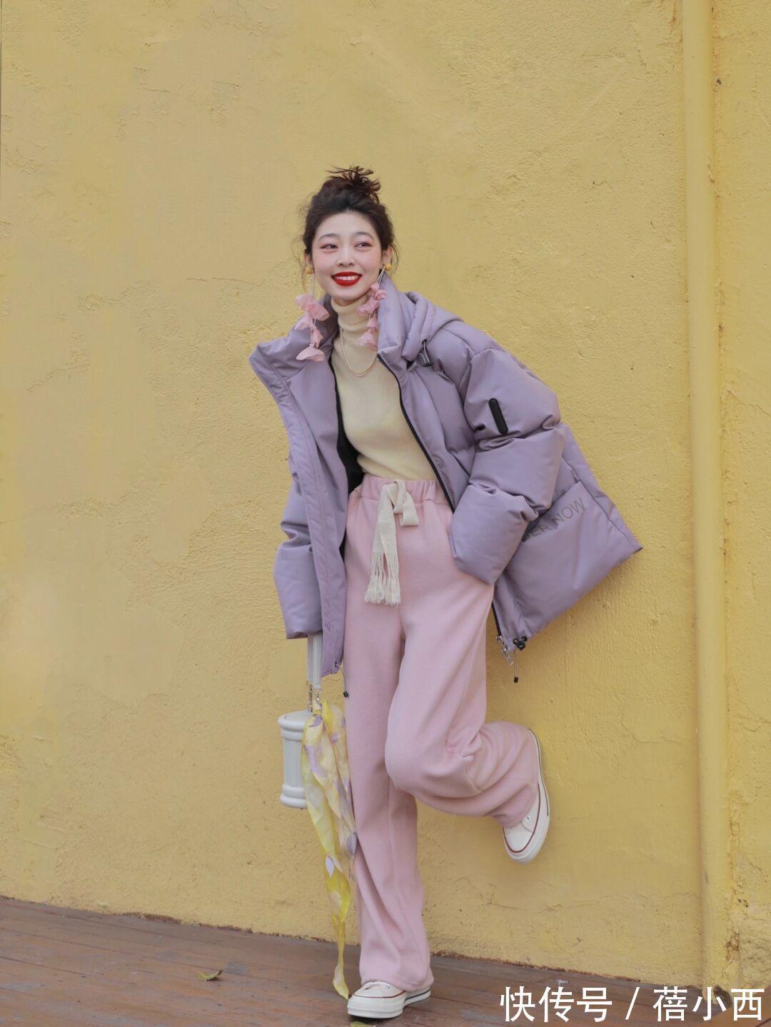 大龄女性|大龄女性懂搭配更时髦,冬季学会穿“羽绒服”,风度和温度都有了