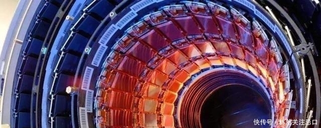 物理学界 97岁杨振宁给出真诚建议:把钱花在教育上多好啊,别浪费200亿!