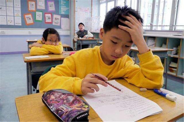 数学题|“为啥判我孩子错?”10-8=2被打叉家长质问,老师:全班没人做对