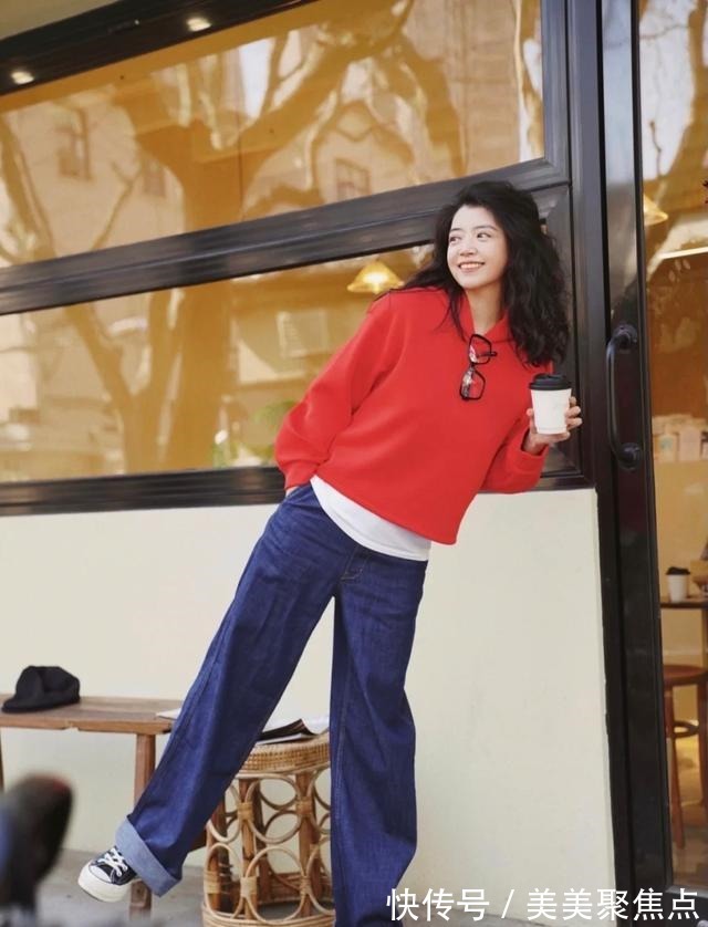 打底衫 早秋卫衣搭配,这些人气卫衣值得尝试,简单百搭很显活力!