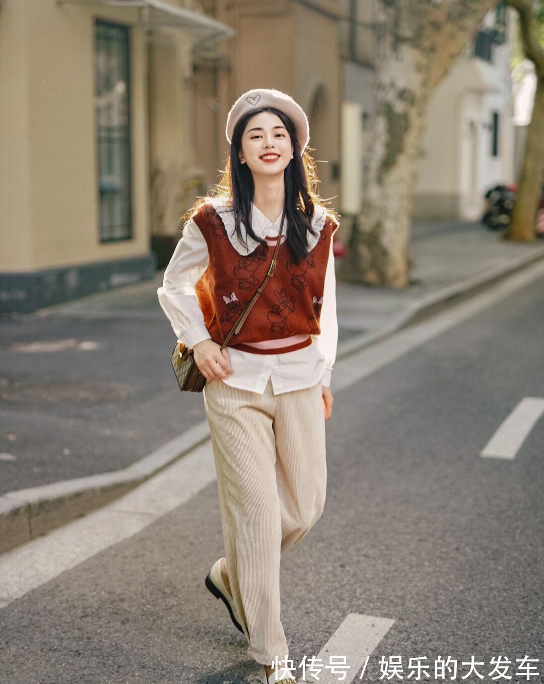 针织衫 真正洋气的女人，秋天都借鉴这几组穿搭公式，日常实用又百搭