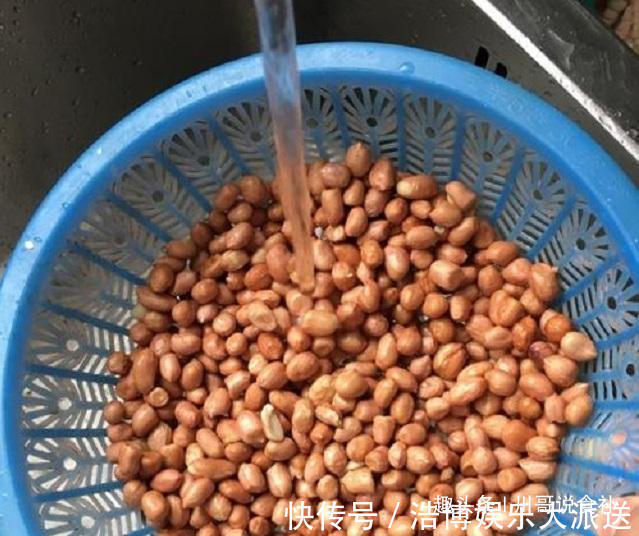 冷锅凉油|炒花生米,先倒油就错了!多加1步,花生米更酥脆,放1周都不回潮