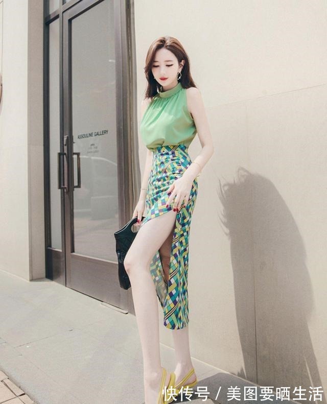 开叉 优雅气质的挂脖上衣开叉半身裙,女神范的时尚套装!