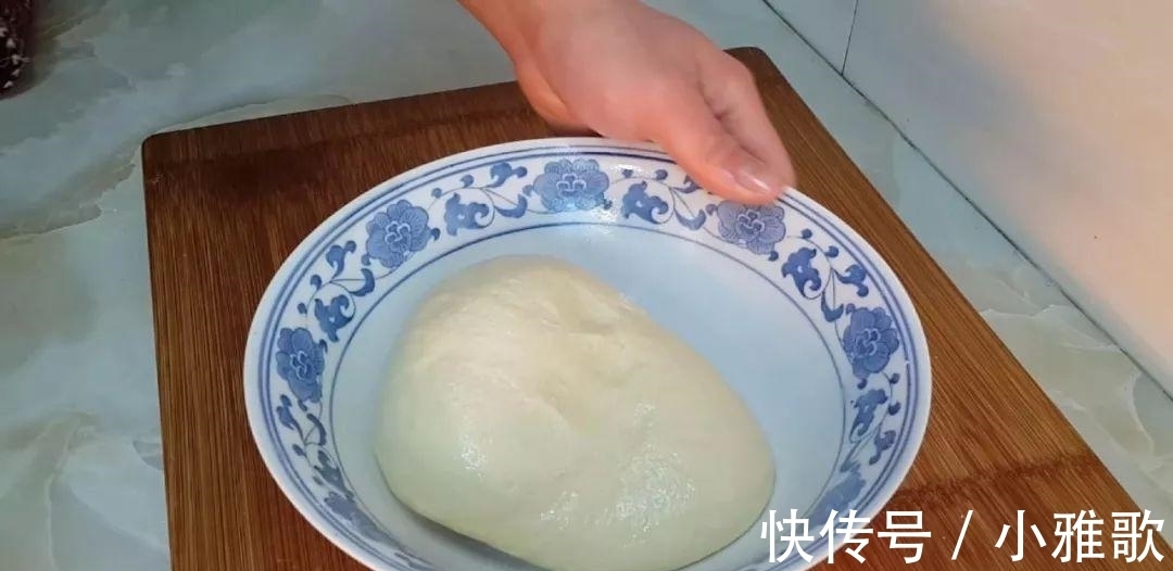 面粉|面粉还能这样做, 不用一滴水, 比面包火烧都好吃, 老婆3个不够吃