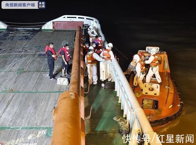 时许|长江口一渔船触礁搁浅 18名遇险船员全部获救