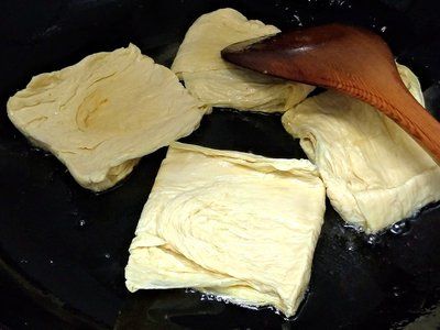 芹菜清爽，豆皮外酥内软，整道料理非常清爽好吃！