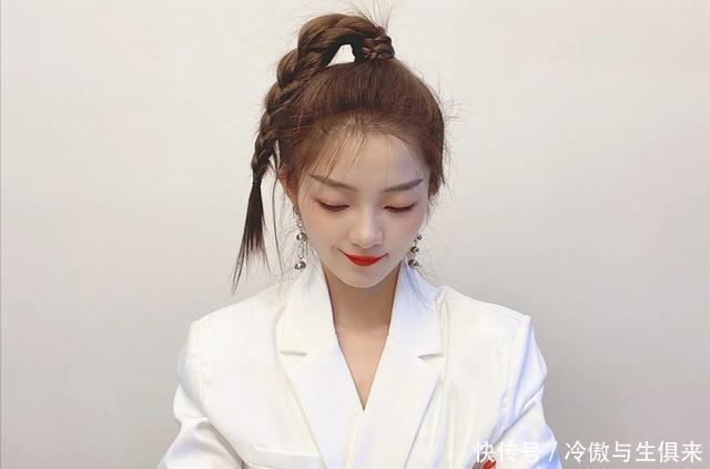 别再披头散发了,今年初冬流行这些时髦发型,气质又撩人