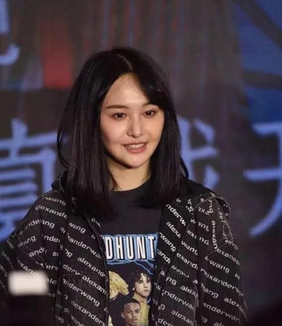 郑爽想申请延期开庭?张恒发文秒删,孩子要继续漂泊在外