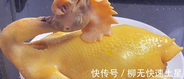 厨师长分享正宗白切鸡做法，步骤详细，皮爽柔滑，咬一口满嘴香！