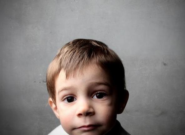 地铁|“地铁小暖男”走红,妈妈太累睡着了,儿子的举动让人倍感暖心