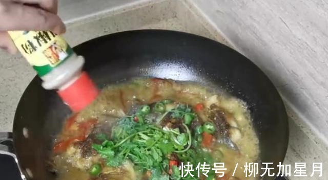 西红柿|好吃不长肉的西红柿闷鲤鱼,不学起来就亏大了!