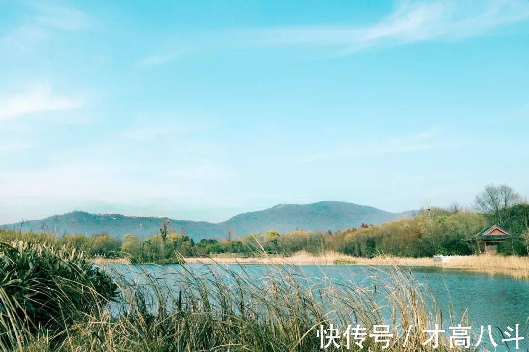 秋风辞#汉武帝写了一首诗,第一句抄刘邦的,成千古佳作,鲁迅说:不比词差!