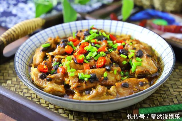 排骨不煮不炖不炸，教你秘制做法，嫩滑多汁入味，好吃不上火