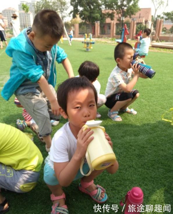 运动|男孩因“喝水”进医院,医生:这3个时间段少给孩子喝水,易积食