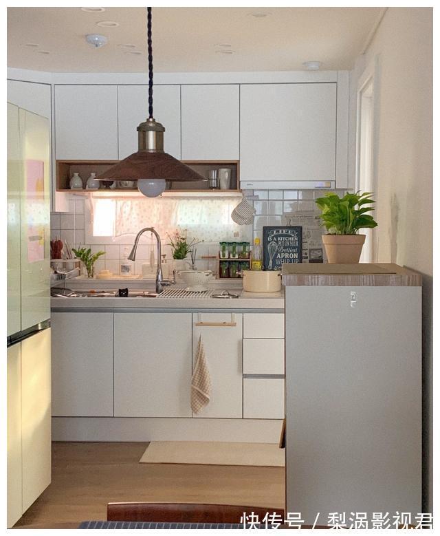 玄关|她家玄关太好看了，一进门就被美到，喜欢这样务实不花哨的装修！