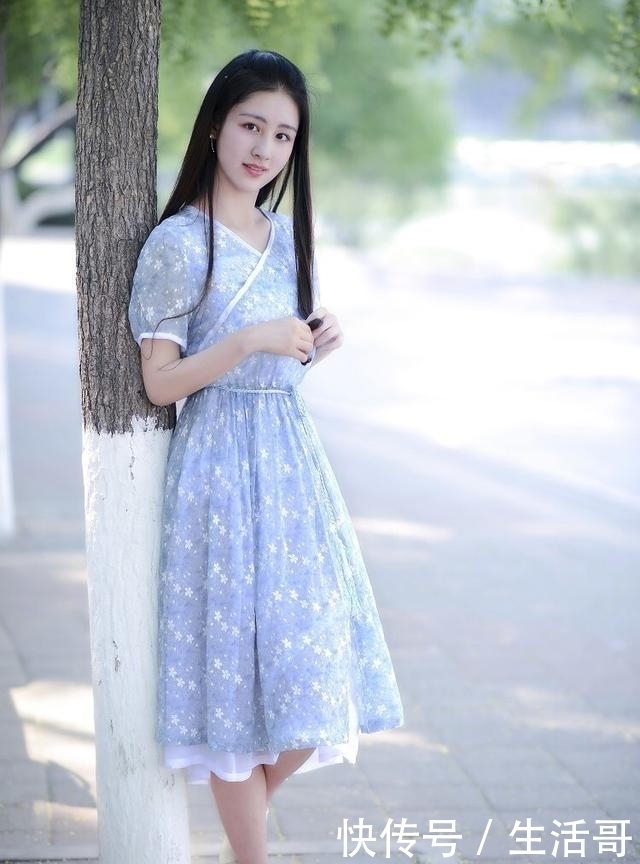 街拍: 大学城的美女学生妹, 俏丽可爱, 让人怦然心动!