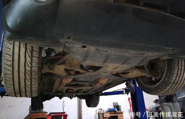 变形|报价15万的英菲尼迪FX35，内饰破烂大梁变形，妹子敢上车？