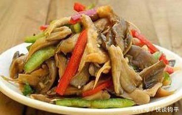 美食推薦:涼拌手撕平菇,香辣雞爪,手撕雞,乾的魷魚須的做法
