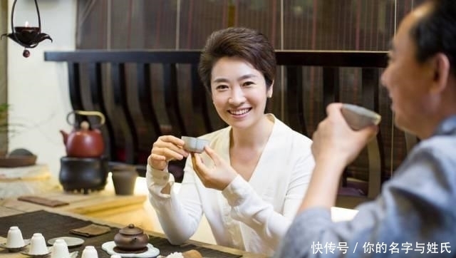 冬天|冬天用黄芪泡水喝,温补护肝、抗衰老,但有2类人不适宜喝