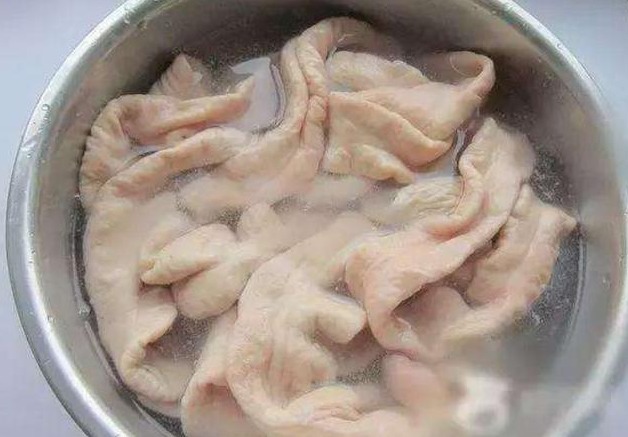 洗猪大肠，不用盐不用醋，老厨师教你一招，无腥臭味，太干净了