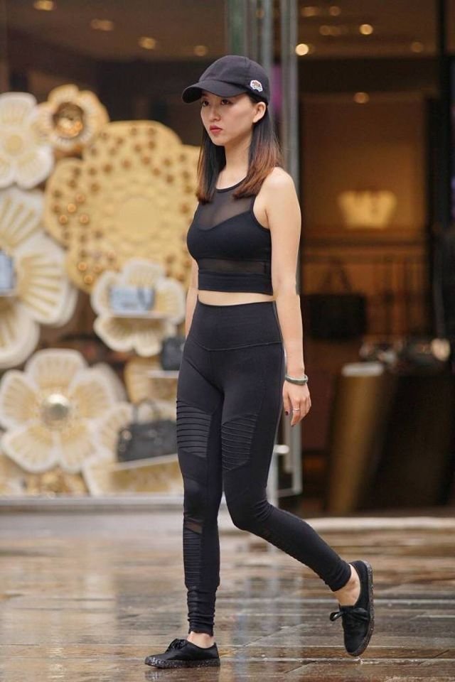 打底裤穿出窈窕身姿,飘逸清新,楚楚动人