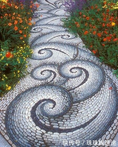 石板|我要是有个院子我也这样装!鹅卵石铺院子,没想到竟能这么美!