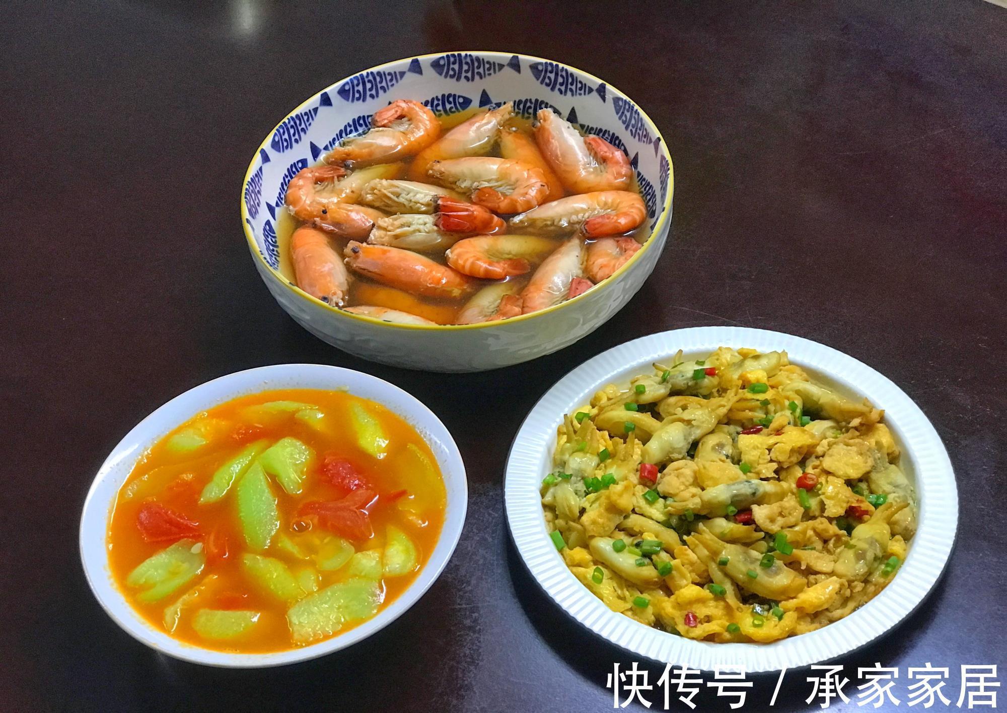 三口之家|三口之家的晚餐，荤素三个菜，网友：这菜的做法，一看就是江南人