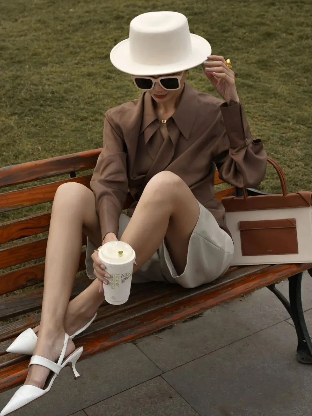 女生|胸大=艳俗?大胸女生该如何穿出高级感?