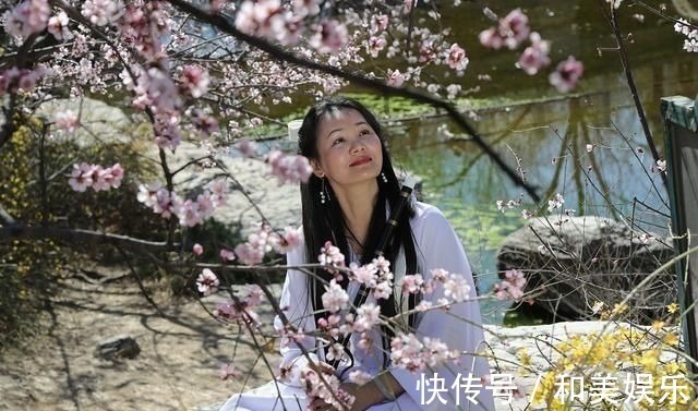 红妆#仕女诗词14首待得云霞共秋晚,藉风颔首望君临