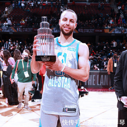 阿迪 东方力量闪耀全明星!老詹换了三双鞋,阿迪太惨,UA是最大赢家?