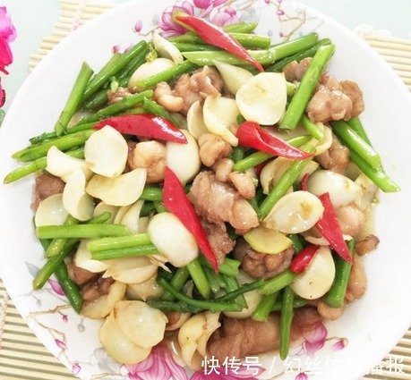 百合炒鸡丁|天热没食欲,教你做百合炒鸡丁,鲜香美味又低脂,天天吃不腻!