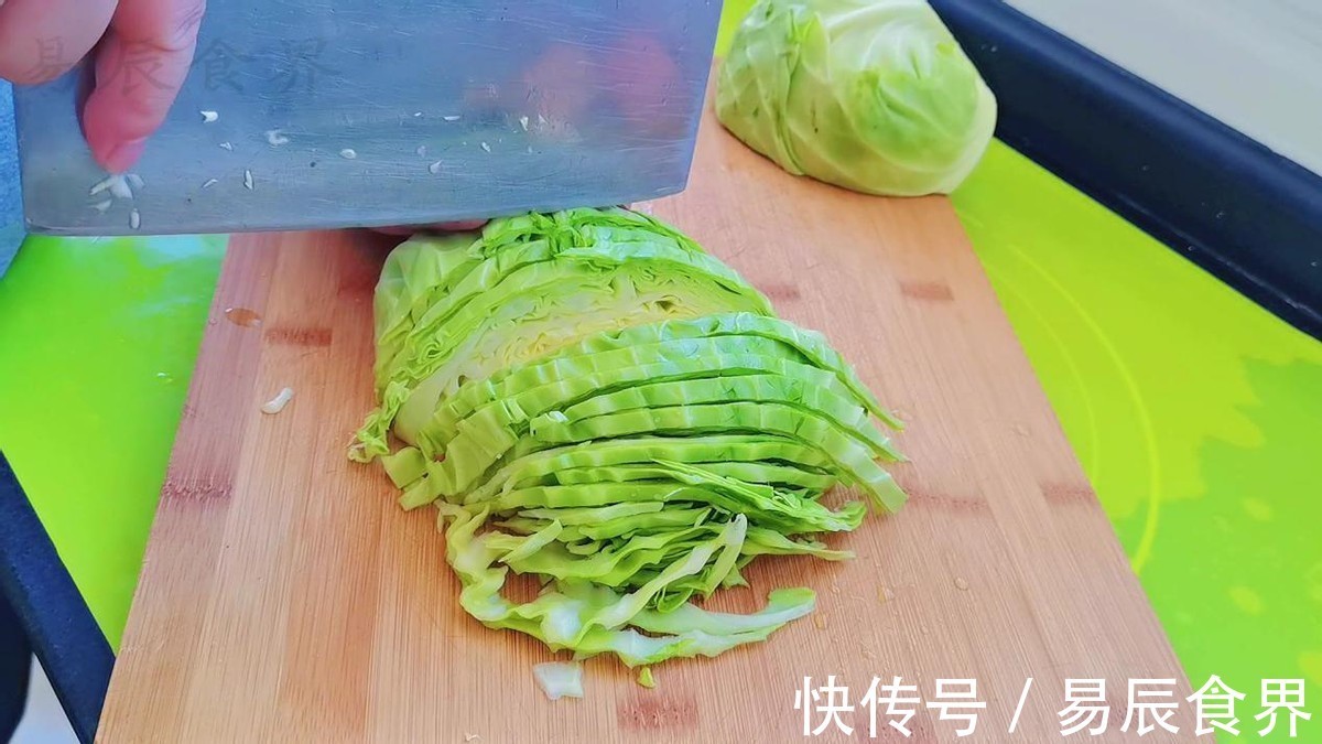 一日三餐|包菜搭配细粉丝，简直是绝配，口感细腻滑口，有点香