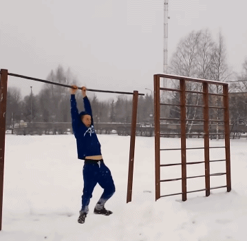 |搞笑GIF:大学宿舍的KTV包间