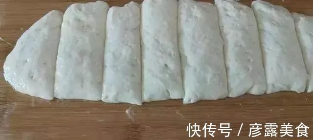 早餐饼的新吃法，不揉面不擀面，筷子一搅，比包子油条好吃，真香