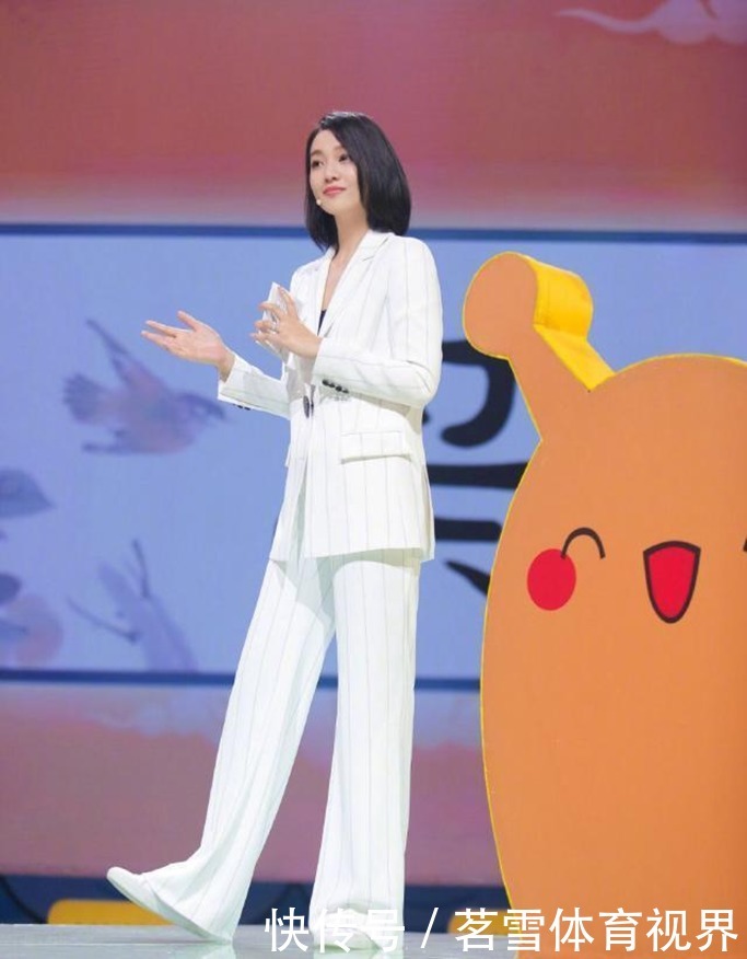 女人到中年头发别剪太短，这4款短发刚刚好，时髦又减龄