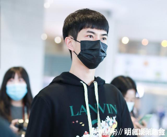 有型|男生头发长了别留“锅盖头”,试试这3款潮流发型,剪完帅气有型