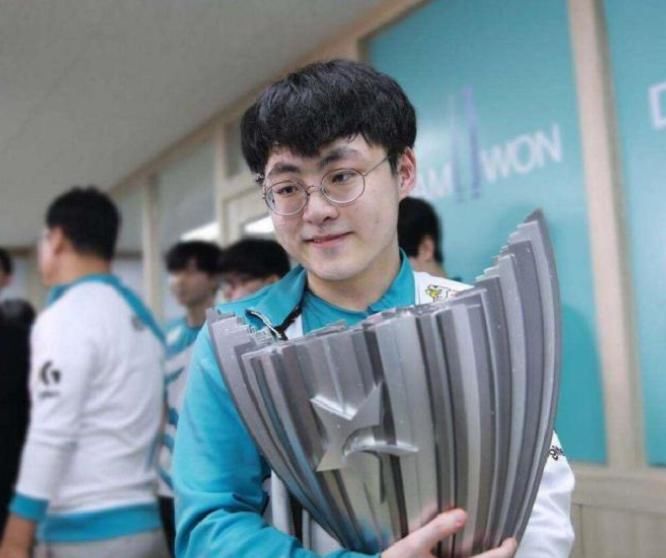 中单|faker之后，谁能当选“历史中单第二人”？这4位选手，争议很多