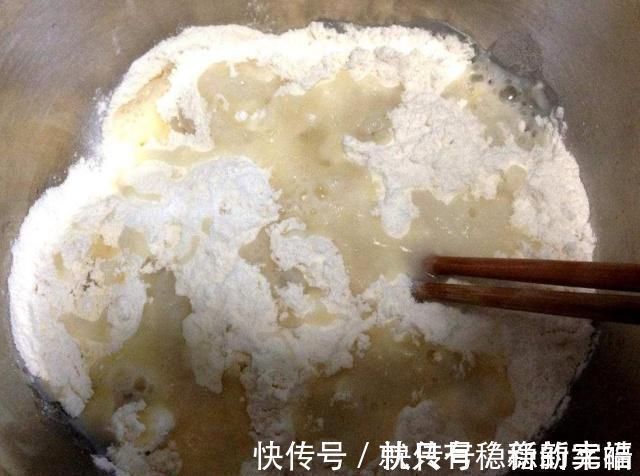 烙饼和面的时候先加水还是先加油？都不对！这才是正确做法