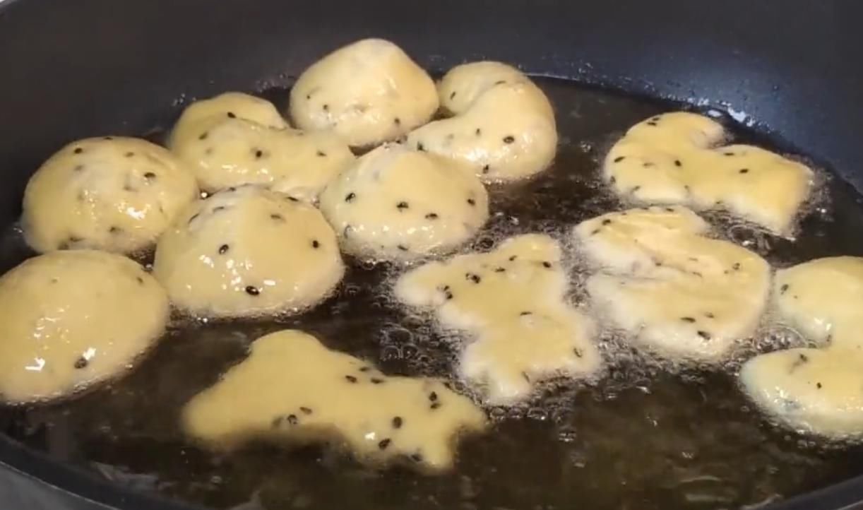 学会|1分钟学会用面粉做道“鸡蛋空心饼”,香甜美味,蓬松暄软